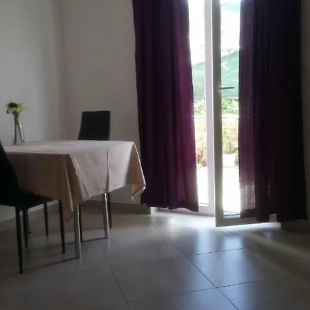 Διαμέρισμα Ivo *